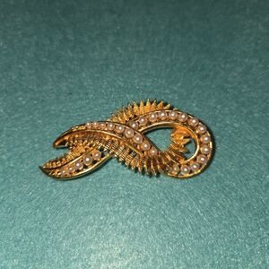 Coro - 1950's Elegant Gold and Faux Pearl Brooch